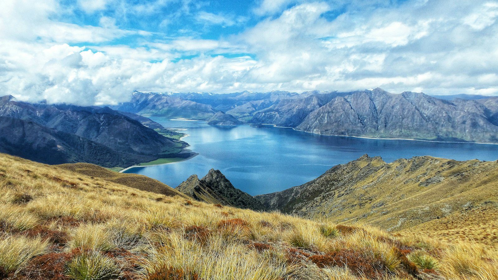 Alpine lake and mountains near Wanaka on New Zealand's South Island